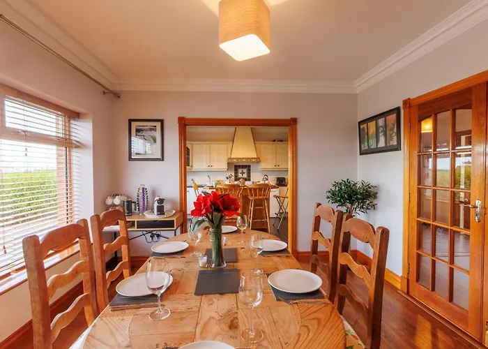 Red Brick House Rosses Point בית נופש